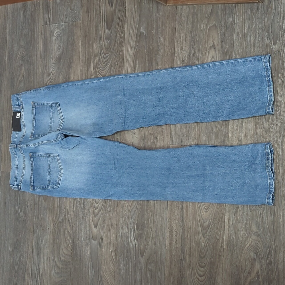 Like New DC Men Light Wash Jeans SS Straight 30/32